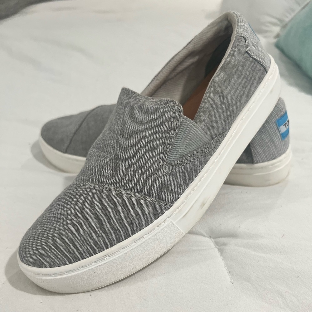 Tom’s women slip on shoes